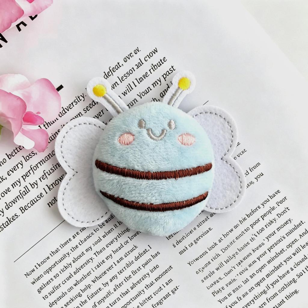 Colorful Cartoon Bee Plush Brooch Pendant for Clothes, Shoes, Hair, and Bags.