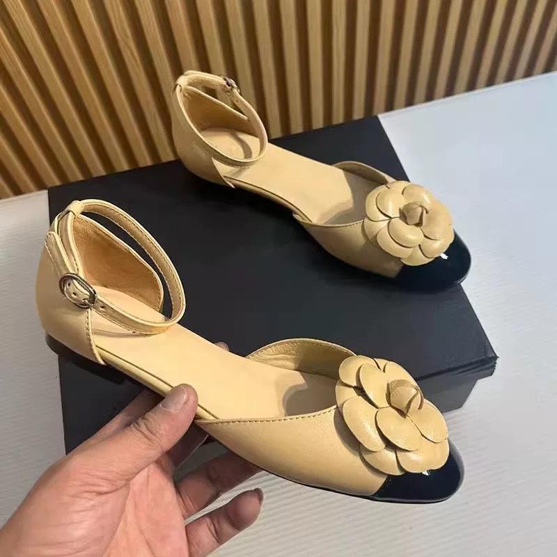 Xiaoxiangfeng Camellia Hollow Sandals Women's 2025 New Mary Jane Soft Leather Color Matching Flats with Single Shoes