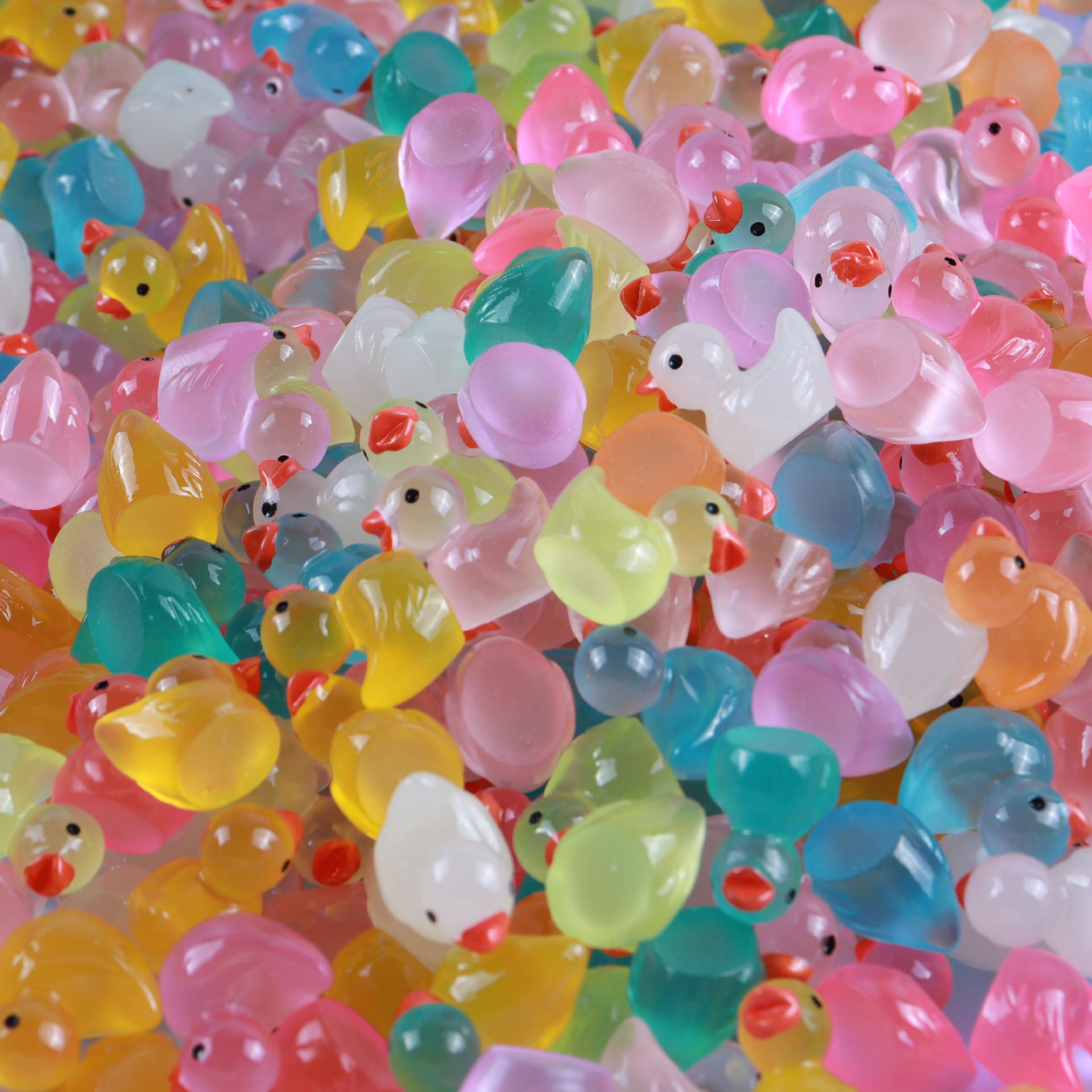 

Светящийся желтый кулон-утка - милое украшение для микроландшафта и заколка для волос