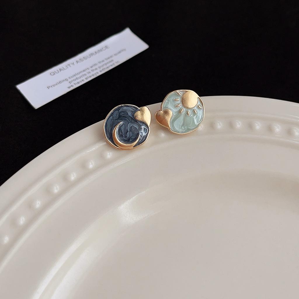 Maillard Coffee Color Amber Earrings Women's Autumn and Winter High-end Commuter Style Earrings Light Luxury Niche Design Earrings