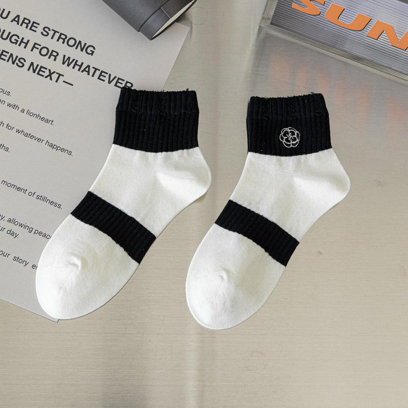 5/10 Pairs Casual Women's Mid Calf Socks Spring Summer Lightweight Black and White Striped Embroidered Cotton Socks Cute Teenage Girls' Long Socks