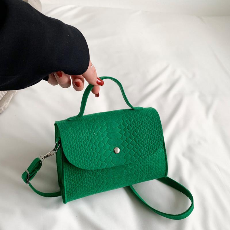 Chic Street Style Handbag For Women 2023 Fashion Small Square Bag With Soft Felt Material зелёный