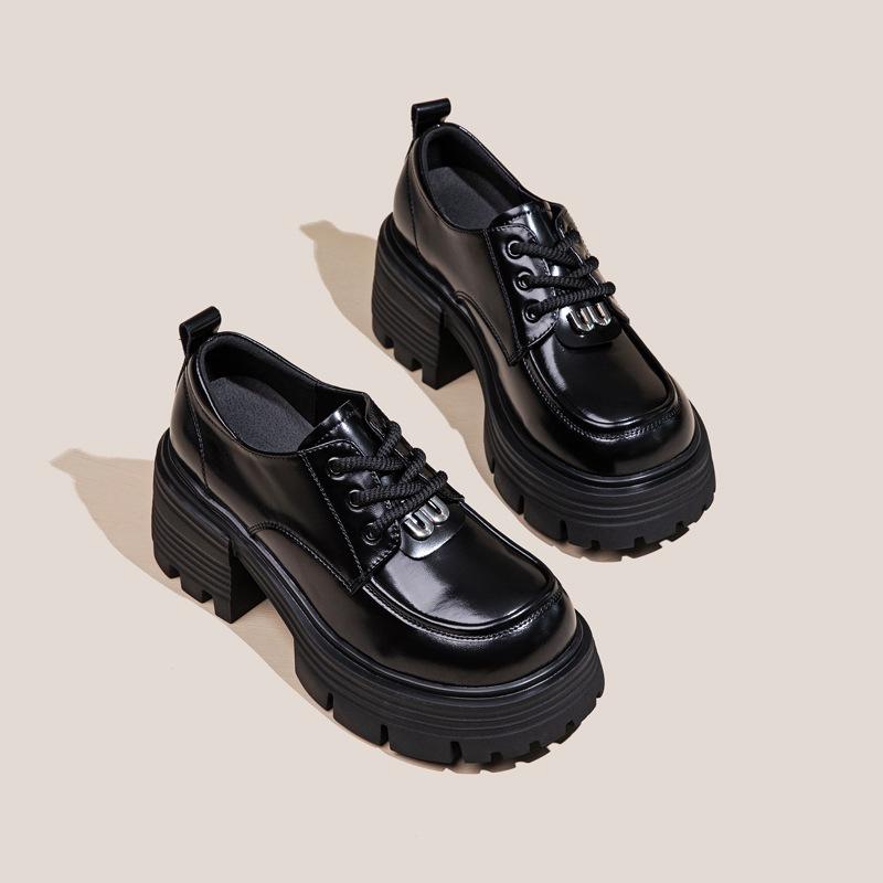 

Маленькие кожаные туфли в британском стиле женские зимние бархатные 2025 новые на высоком каблуке на платформе лоферы кожаные универсальные весенне-осенние одинарные туфли 34