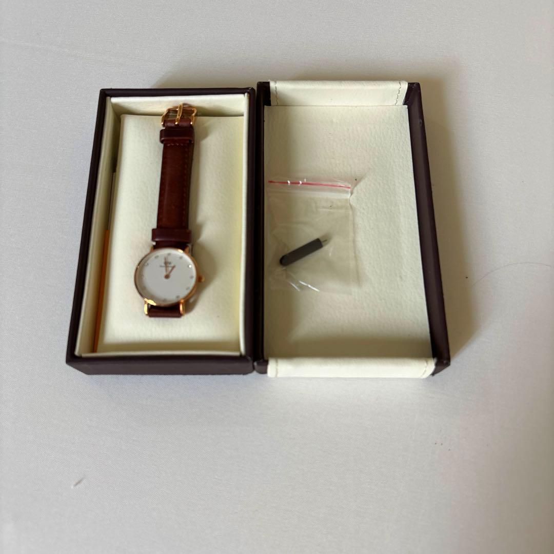 Used Daniel Wellington leather strap watch