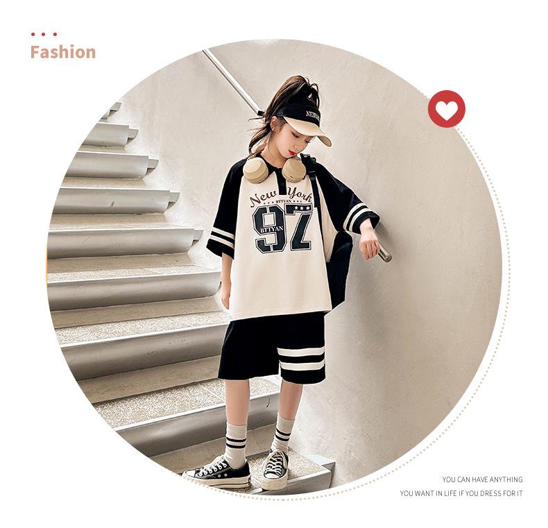 Girls' 2025 Summer Fashion Sportswear Two-Piece Set - Trendy Short-Sleeved Outfit for Big Kids