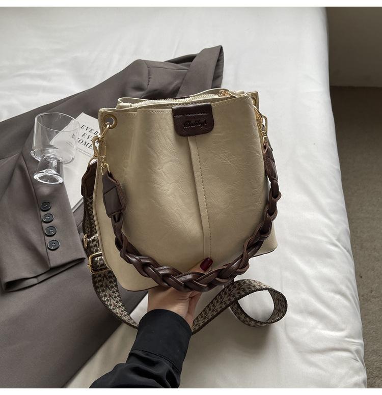 Bag Women's New Versatile New Trendy Autumn and Winter Retro Shoulder Large Capacity Broadband Crossbody Bucket