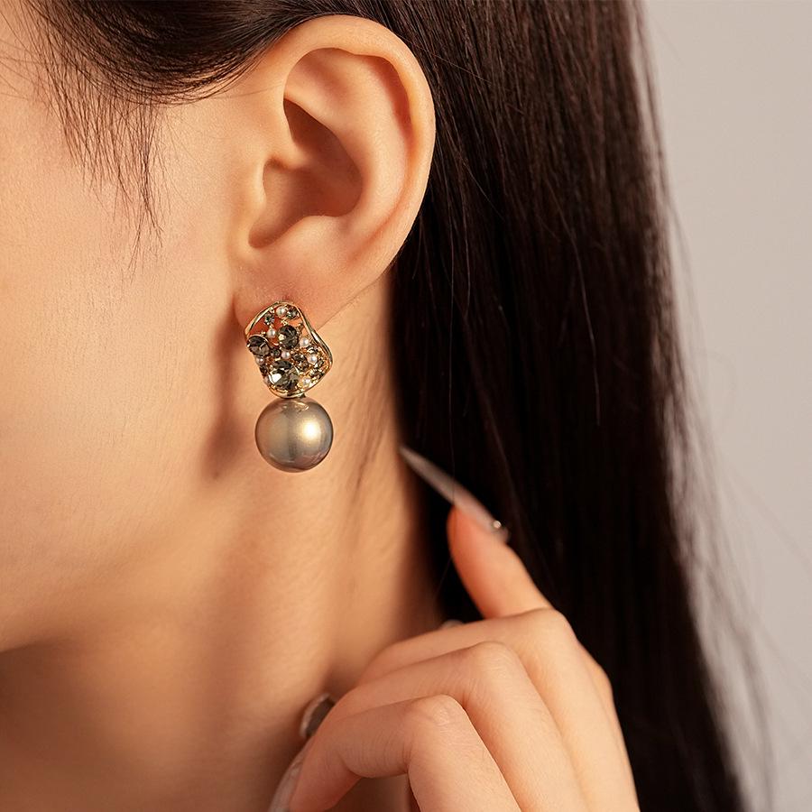 Retro Luxury Diamond-Inlaid Pearl Geometric Silver Earrings for Women