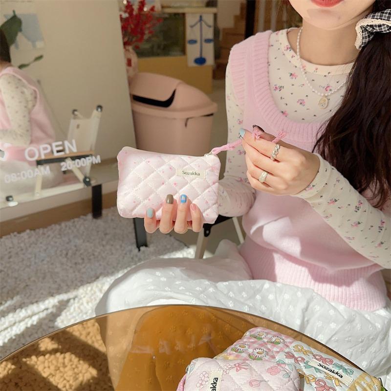 Small fresh floral quilted cotton change bag cute mini portable travel port red envelope storage card bag