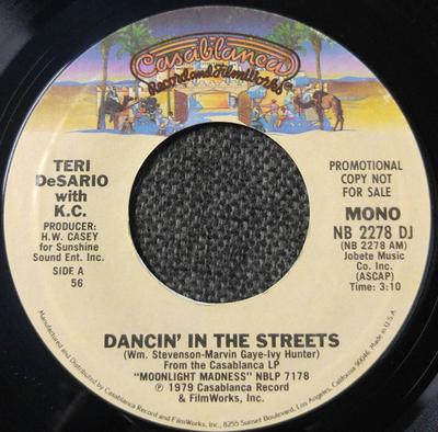 Disque 7 pouces TERI DESARIO, KC - Dancin' In The Streets NB2278 Casablanca 1979 US Danse & Electronique Occasion