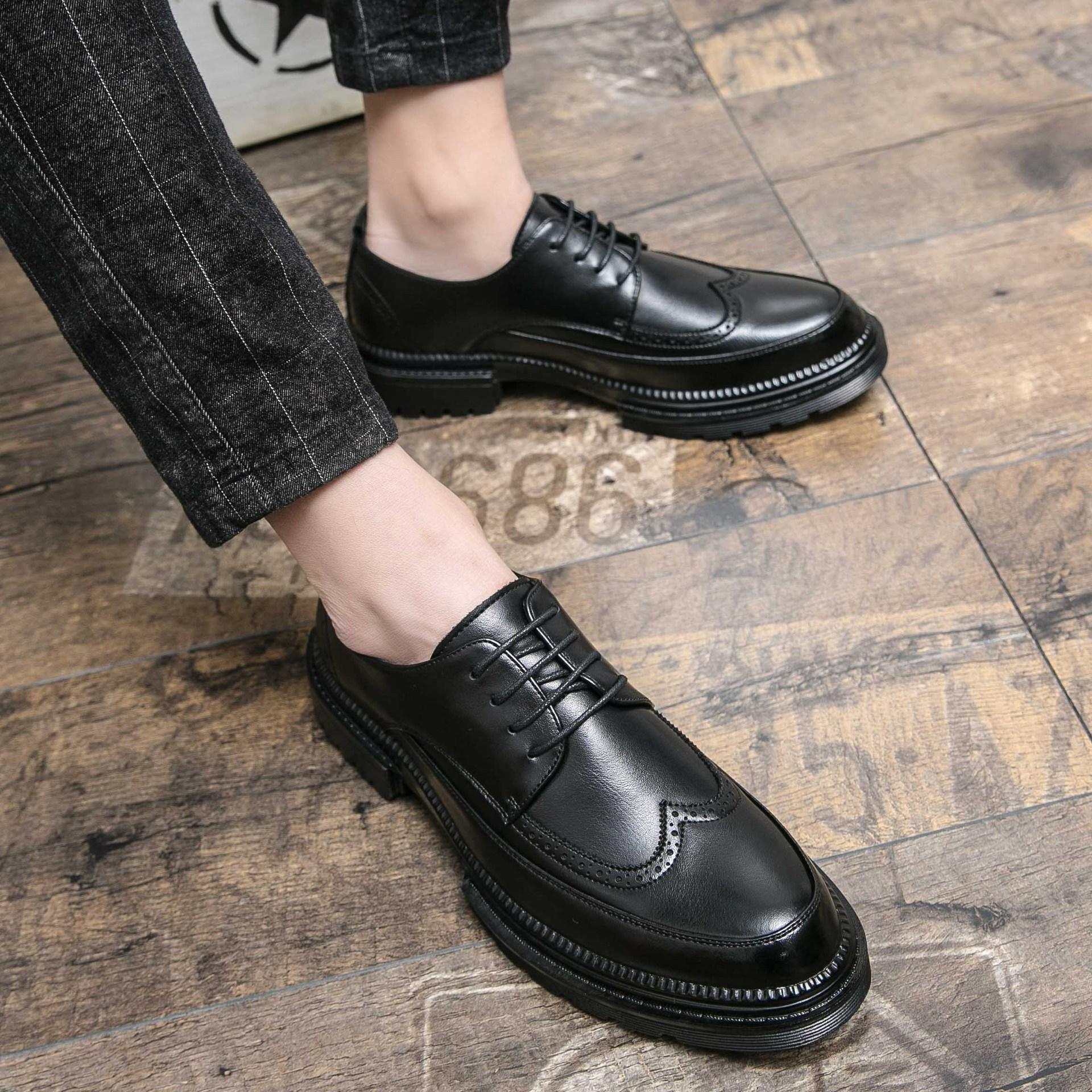 

Black men s small leather shoes British pointed head engraved men s shoes lace-up formal wear business casual shoes one piece 2025 45