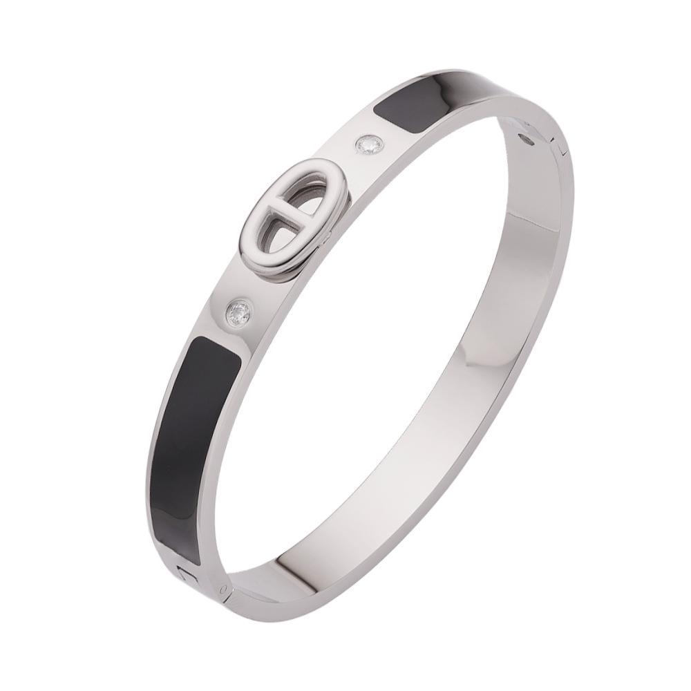 18K Gold-Plated Stainless Steel Pig Nose Bracelet with Zirconium Detailing чёрный