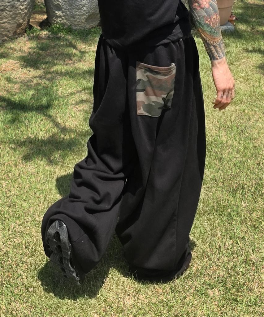 FUZZY SCAN Camo Waist Curved Balloon Pants Black