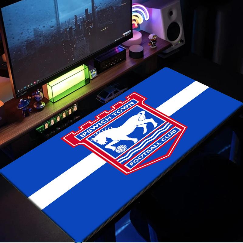 Tappetino per mouse con stemma dell'Ipswich Town Football Club, base in gomma, tappetino da scrivania per esports, tappetino per mouse per giocatori e uso in ufficio, scrivania da gioco, tappetino facile da pulire