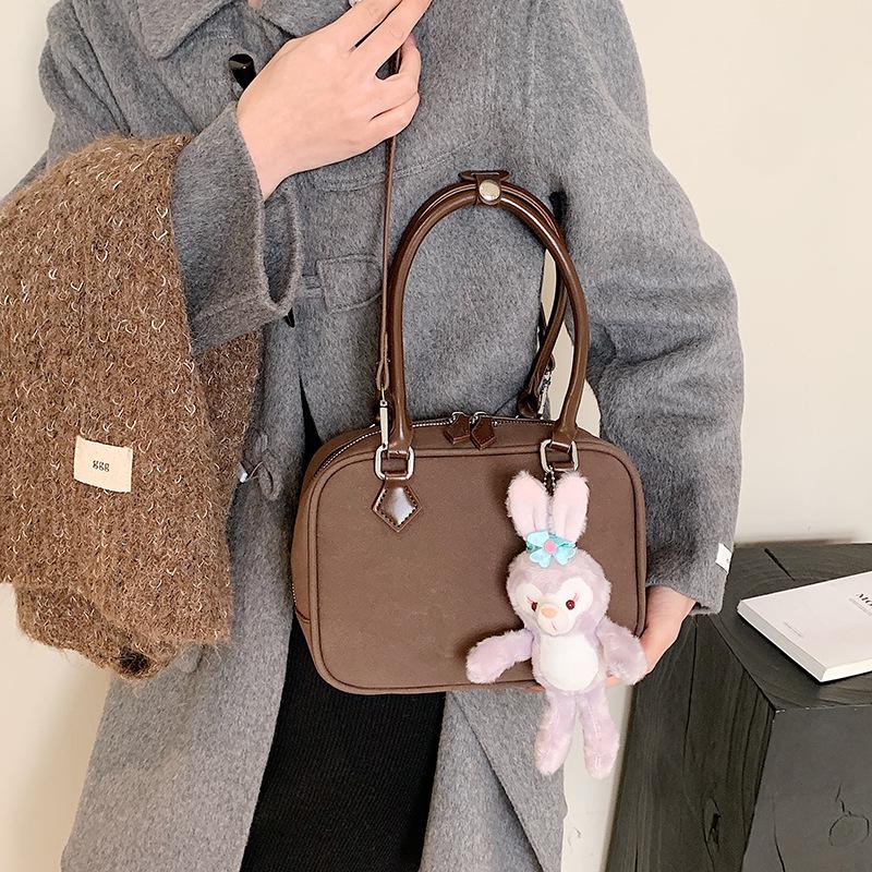 

Тренд 2025 года: женская матовая универсальная сумка через плечо — небольшой квадратный дизайн 22*8*16