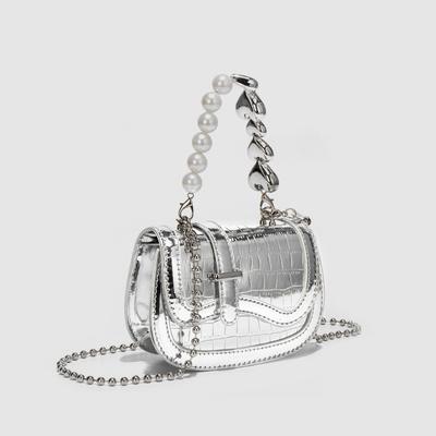 Mini sac à main argenté tendance avec chaîne et perles pour l'été