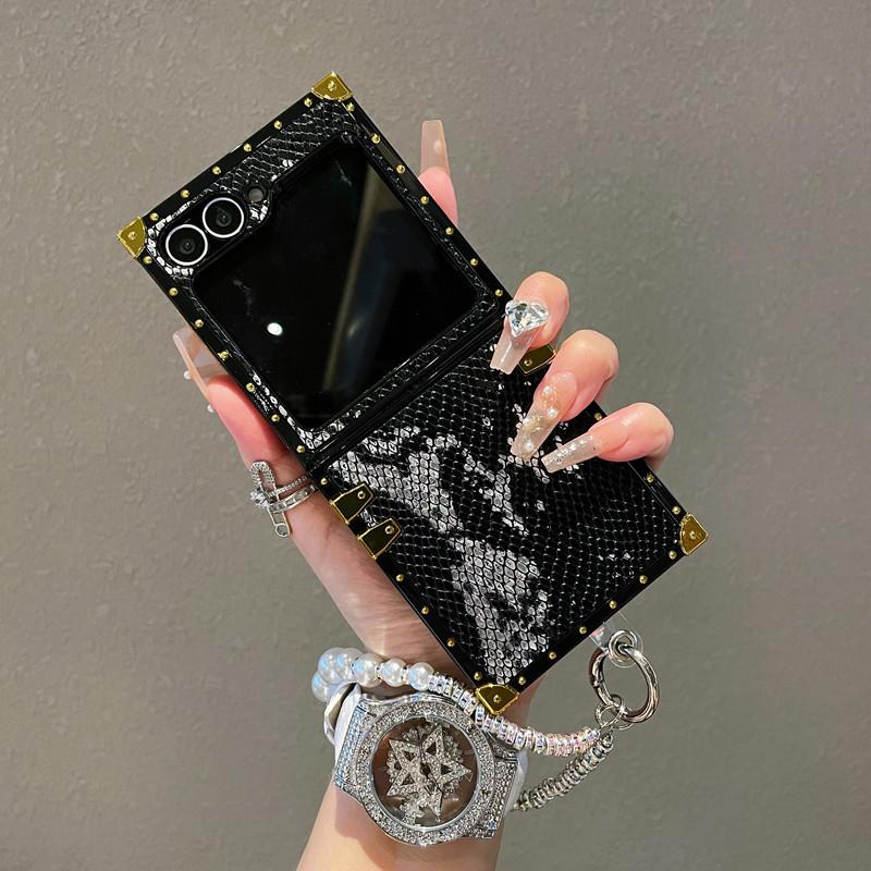 Applicable To Samsung ZFlip6 Mobile Phone Case Trendy Brand Snake Skin Pattern with Hanging Chain Folding Screen New ZFlip5 Protective Case