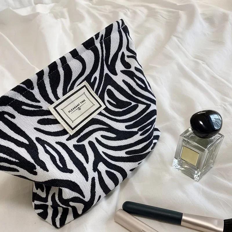 Large Capacity Women's Cosmetic Bag Toiletry Kit Toiletry Bag Organizer Daily Clutch Bag Fashion Retro Floral Makeup Pouch