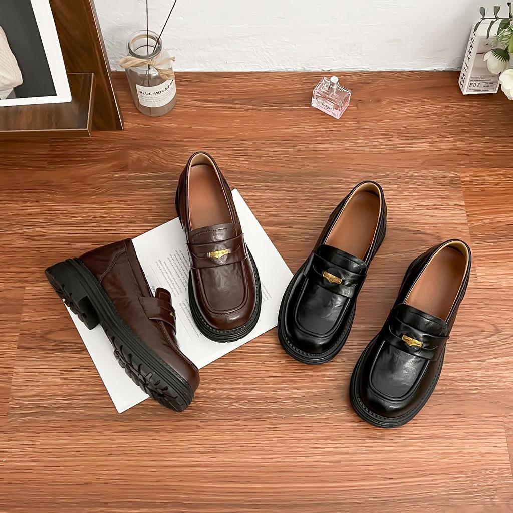 Grape mother spring new loafers women's small gold coins retro thick heel not tired feet wrinkled washed leather small leather shoes