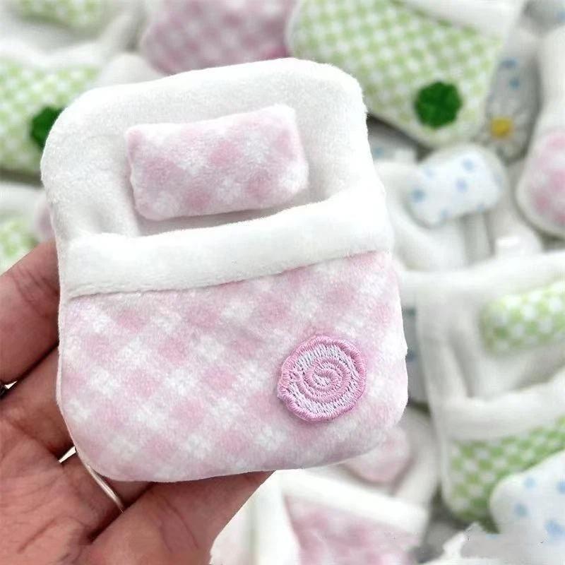 Cute Mini Fluffy Plush Doll Sleeping Bag Plush Doll Bed Soft Sleeping Bag Mini Doll Room Decoration Furniture Doll Accessories