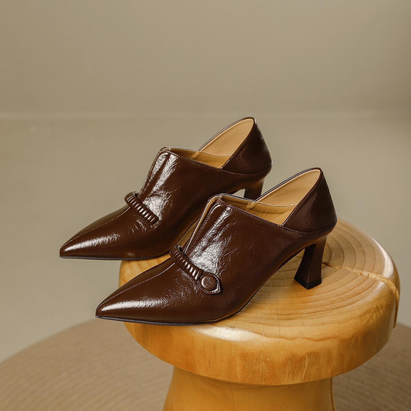 

Остроносые туфли-лодочки с глубоким вырезом женские 2025 осень и зима новая универсальная удобная мягкая кожа рабочие для通勤 высокого каблука 40 коричневый