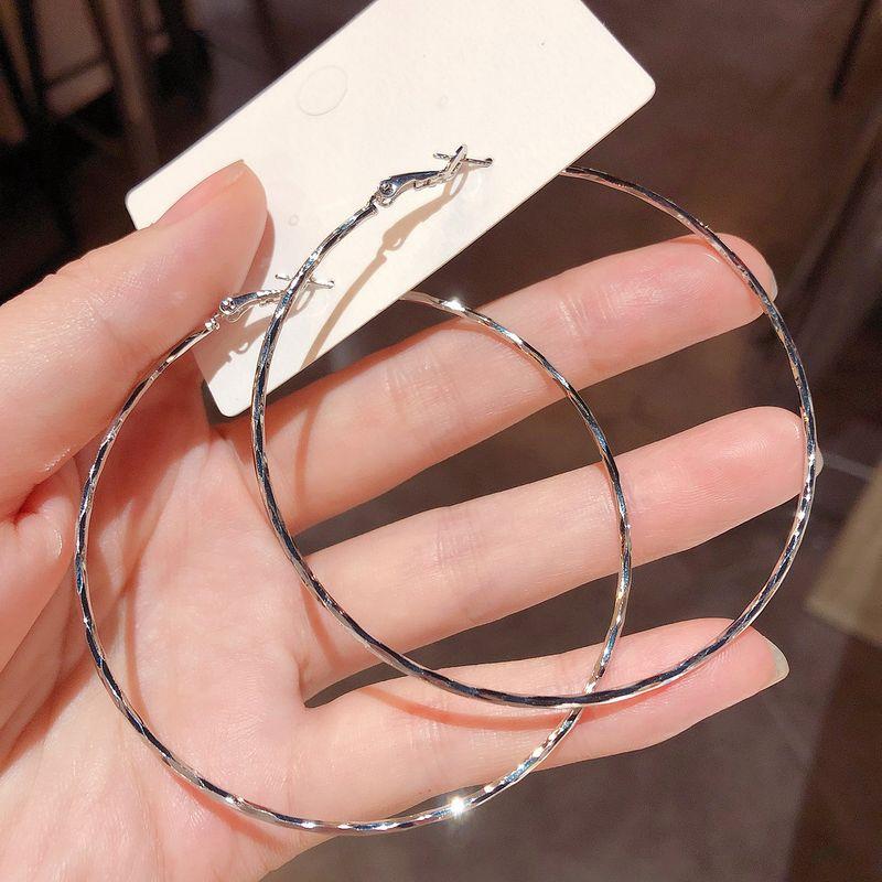 and American Exaggerated Minimalist Style Plain Large Hoop Earrings 2026 New Trendy Influencer Style High-End Silver Needle Earrings for Women