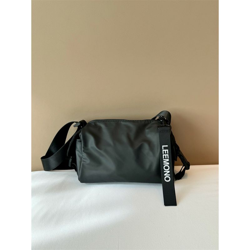 

Niche Style Unisex Style Casual Trendy Cool Men and Women Messenger Bag Black