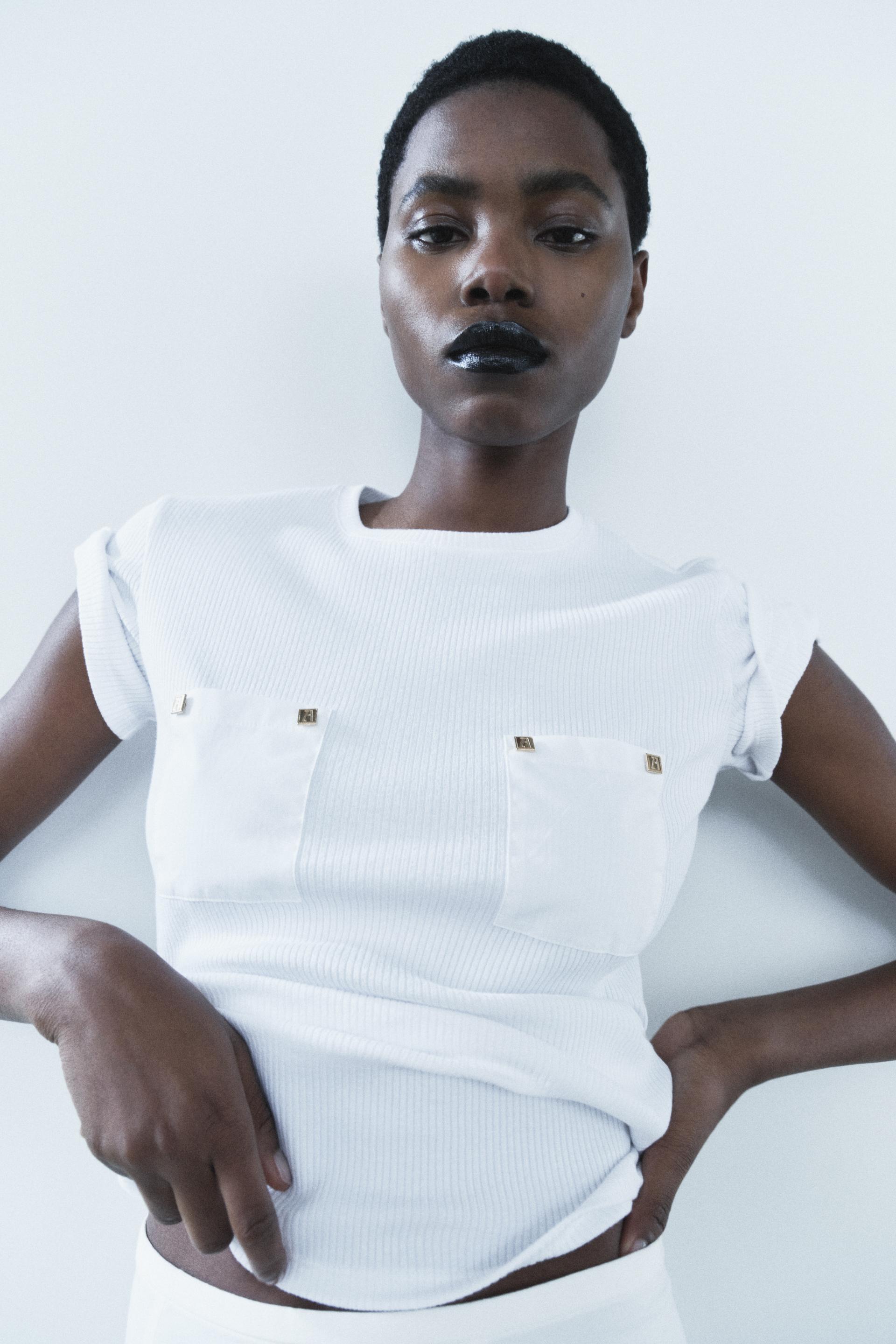 

ПОЛУПРОЗРАЧНЫЙ УКОРОЧЕННЫЙ ТОП