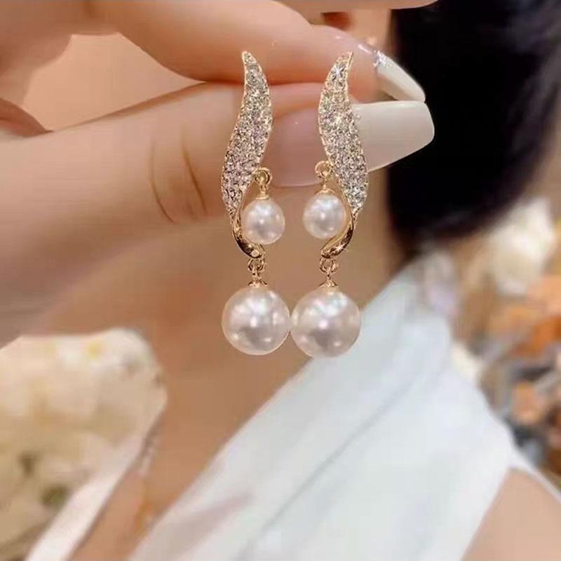 New Trendy Earrings with High-end Design, Niche Fashion, Simple and Versatile. New Trendy Earrings