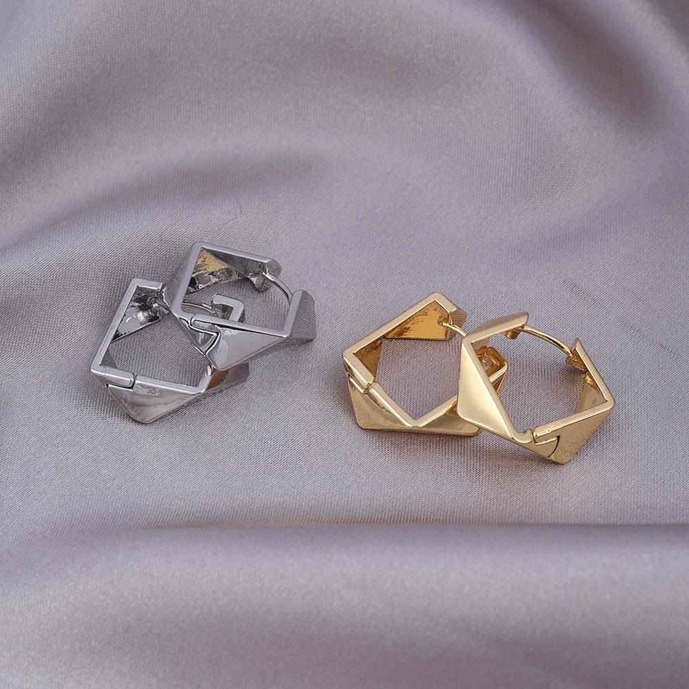 

Трендовые 3D каффы в европейском и американском стиле: Простые и изысканные серьги Silver