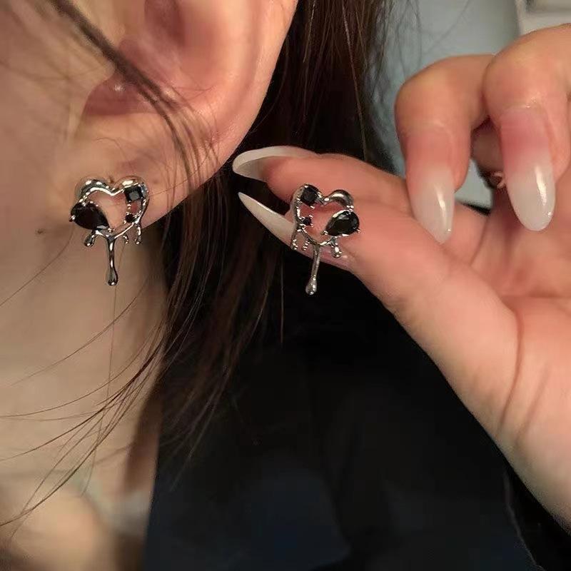 Dark love stud earrings women s niche design earrings 2026 new trendy earrings women s earclips earrings without pierced earrings
