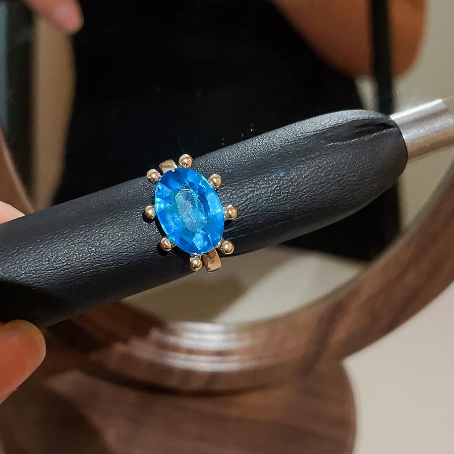 Elegant Diamond Inlaid Oval Geometric Open Ring - Minimalist Luxury Jewelry for Women