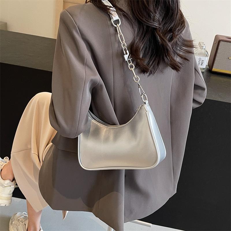 Spring and summer new commuter bag fashion shoulder dumpling bag handbag texture chain underarm bag female tide
