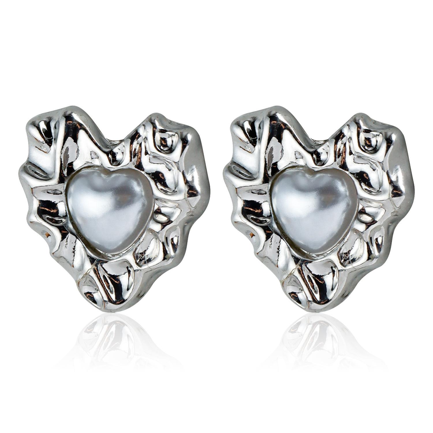 

European and American ins wind alloy love imitation pearl earrings, advanced sense, simple special-shaped peach heart versatile new