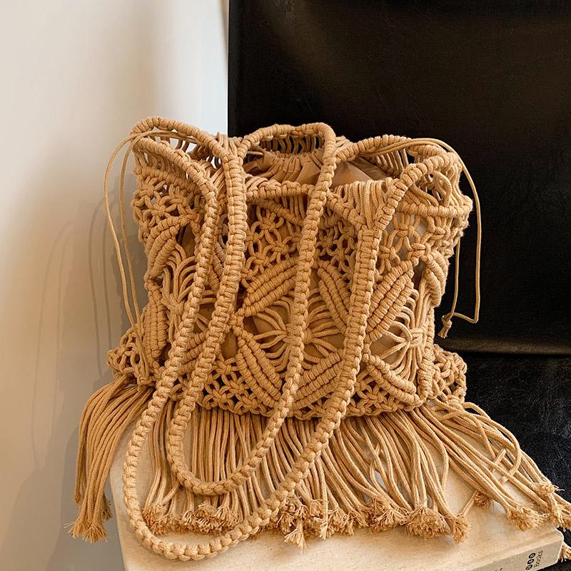 Korean Chic Retro Hollow Weaving Women's Bag Boho Style Tassel Bag Travel Vacation Beach Bag with a Large Capacity