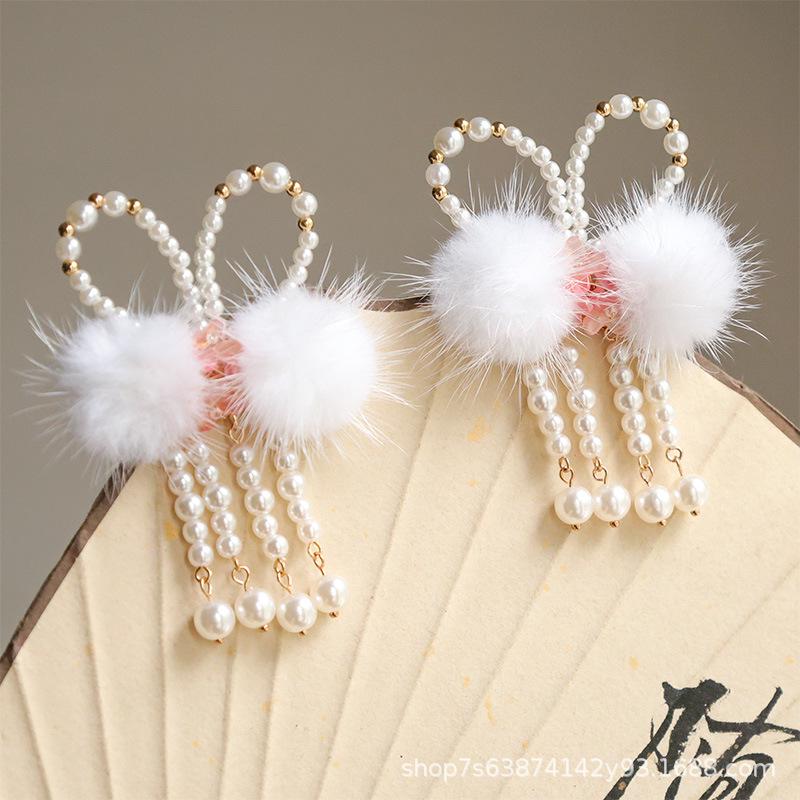 

Children s Mid-Autumn Festival Hanfu Hair Clips—Ancient Style with Plush Pompons and Osmanthus Design, Perfect for Autumn and Winter.
