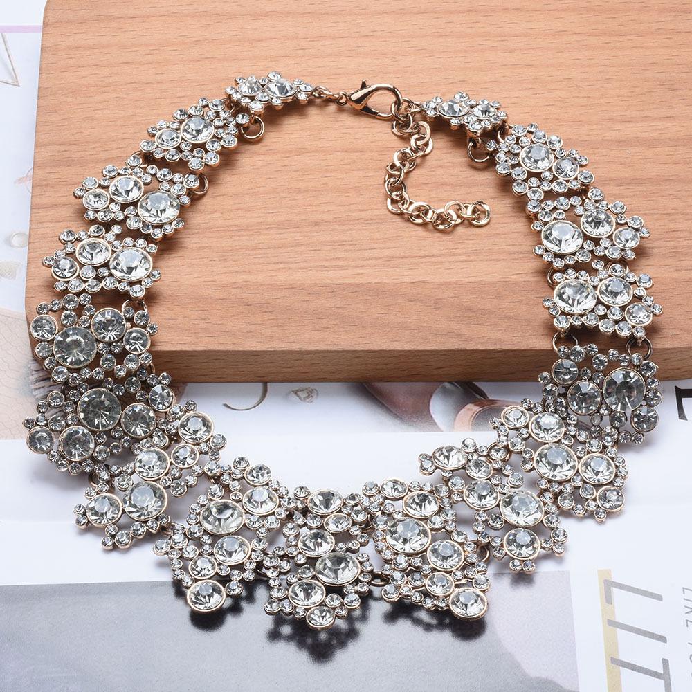 Exaggerated Short Fake Collar Pearl Necklace, High-End Fashion Retro Flower Thick Necklace, Female