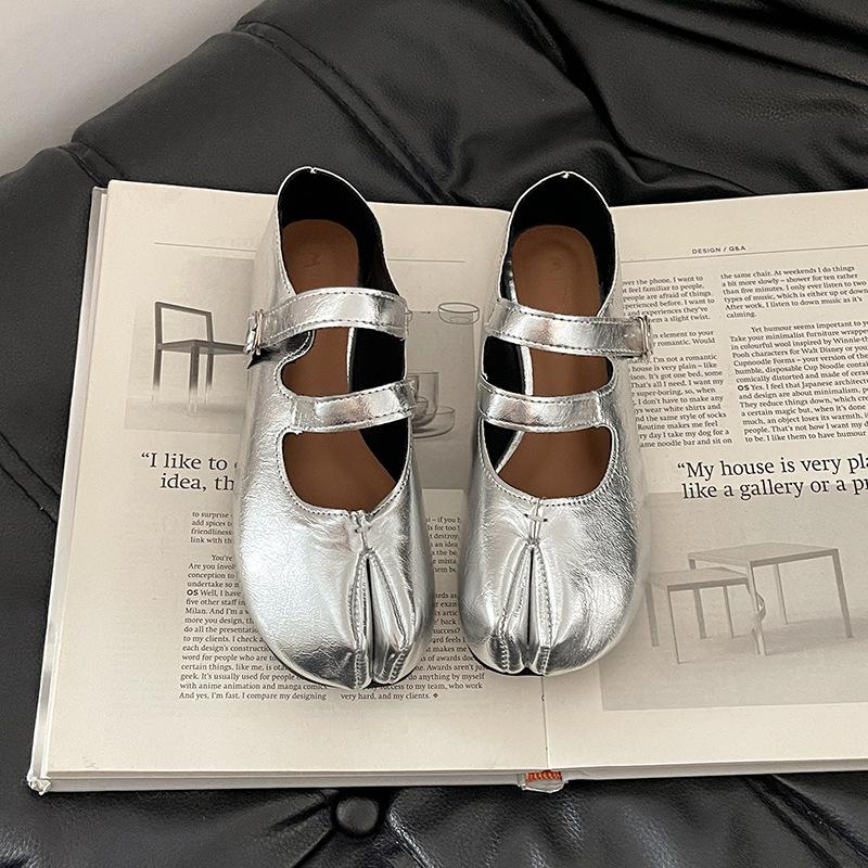 Retro French versatile women's Mary Jane shoes autumn and winter design sense one-word buckle belt shallow mouth single shoes small leather shoes