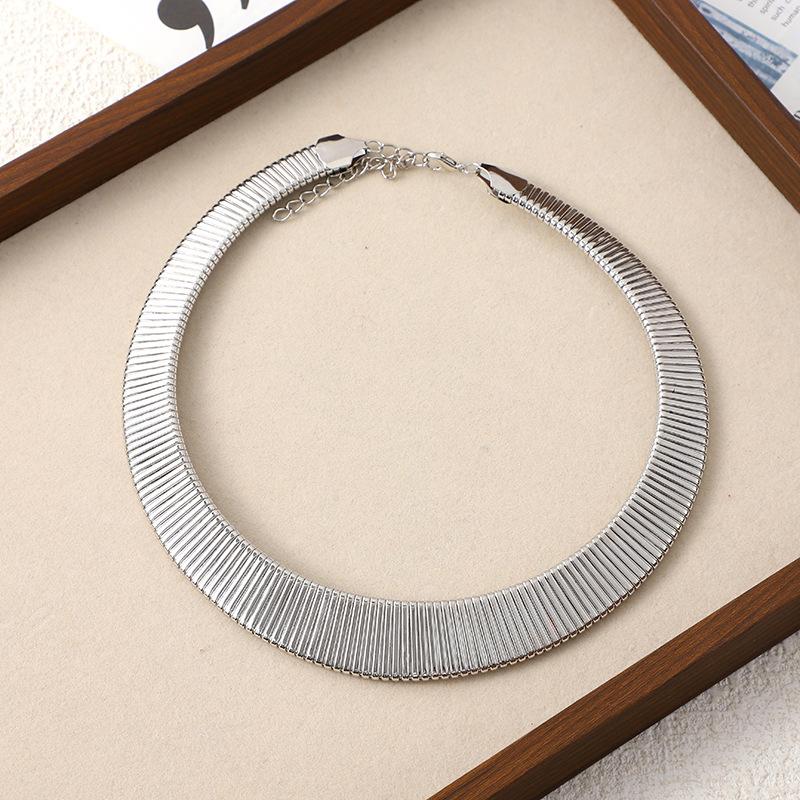 

Retro metal wind simple ring necklace telescopic elastic snake bone chain versatile vertical pattern elastic wide collar