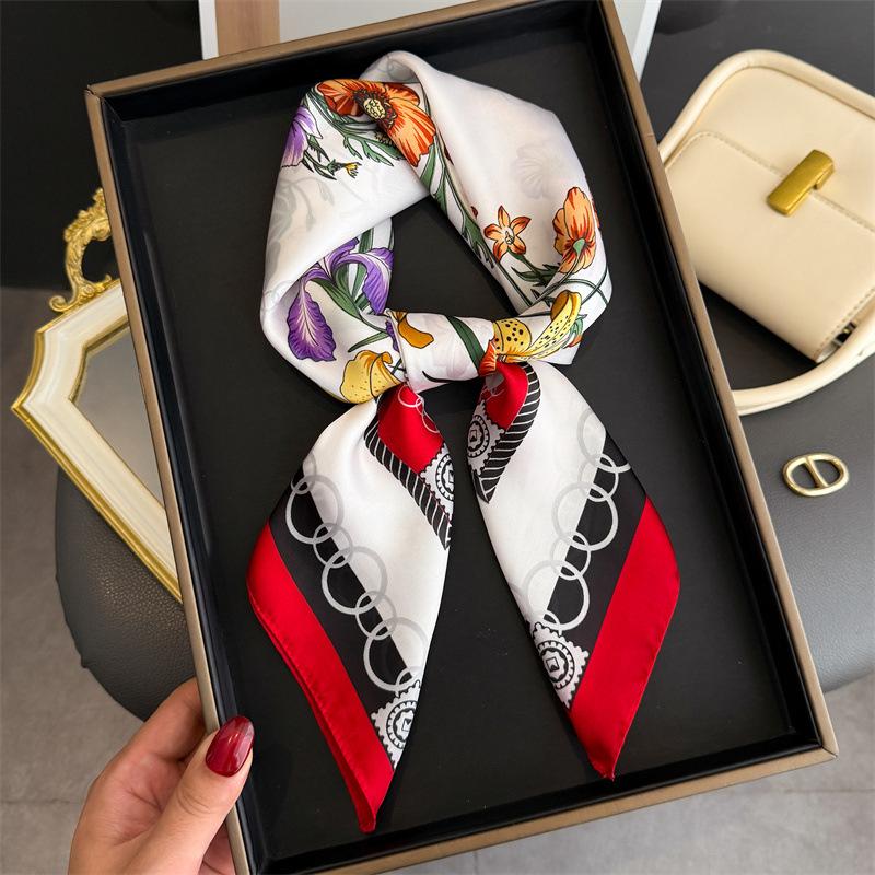 New Chain Floral Printed Silk Scarf Square Scarf High-end Shawl Sunscreen Neck Small Square Scarf Headscarf Women's Scarf