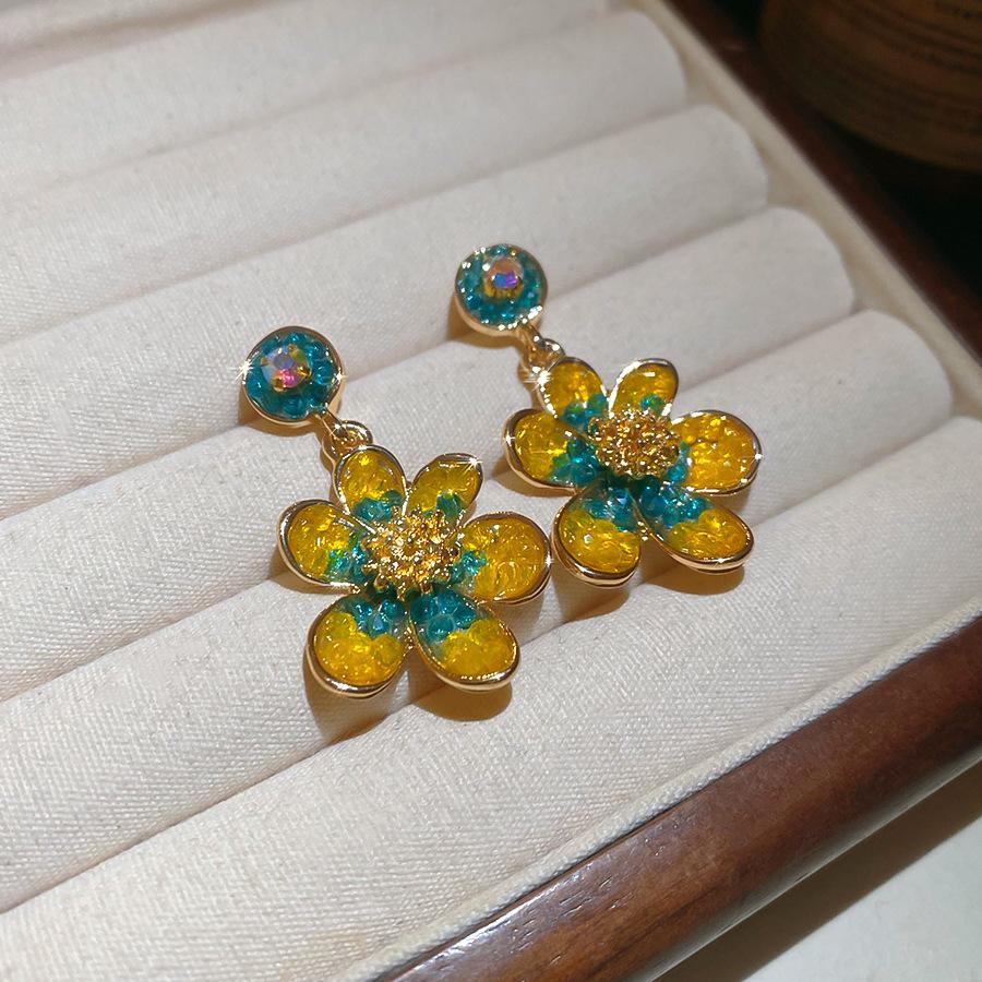 Inlaid Round Flower Crystal Pendant Luxury Earrings for Women