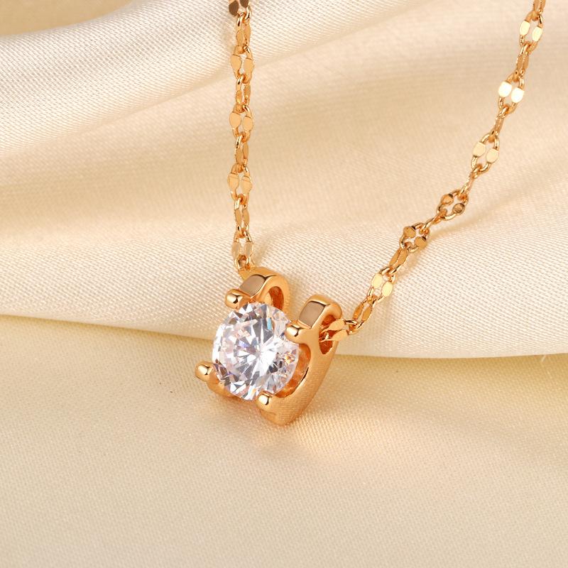 Explosive Gold-plated Seiko Four-claw Single Diamond Super Flash Zircon Necklace Light Luxury Clavicle Chain