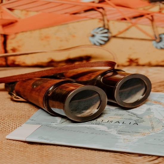 Binocolo vintage con custodia in pelle