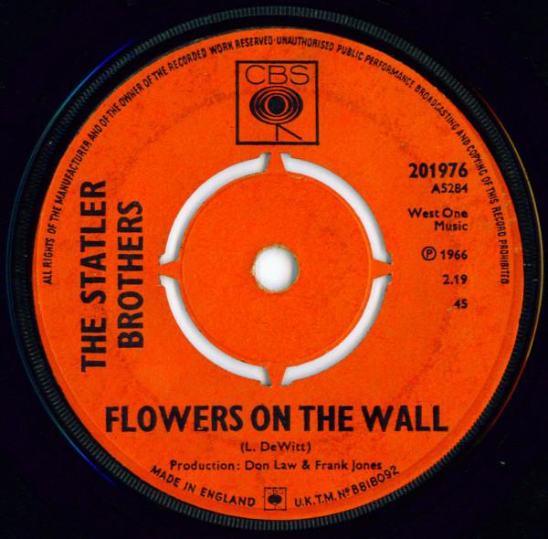 7inch Record STATLER BROTHERS - Flowers On The Wall 201976 CBS 1965 UK Folk Used