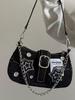 Borsa a tracolla in denim da donna 2026: Dolce e Fresco, con Ciondolo Unico, Grande Capacità, Stile a Spalla/Crossbody