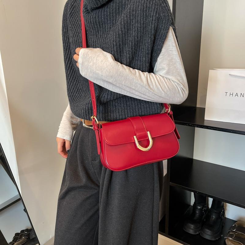 Premium Bag Women's 2025 New Retro Burgundy Horseshoe Buckle Fashion Hand-held Underarm Bag Shoulder Messenger Bag
