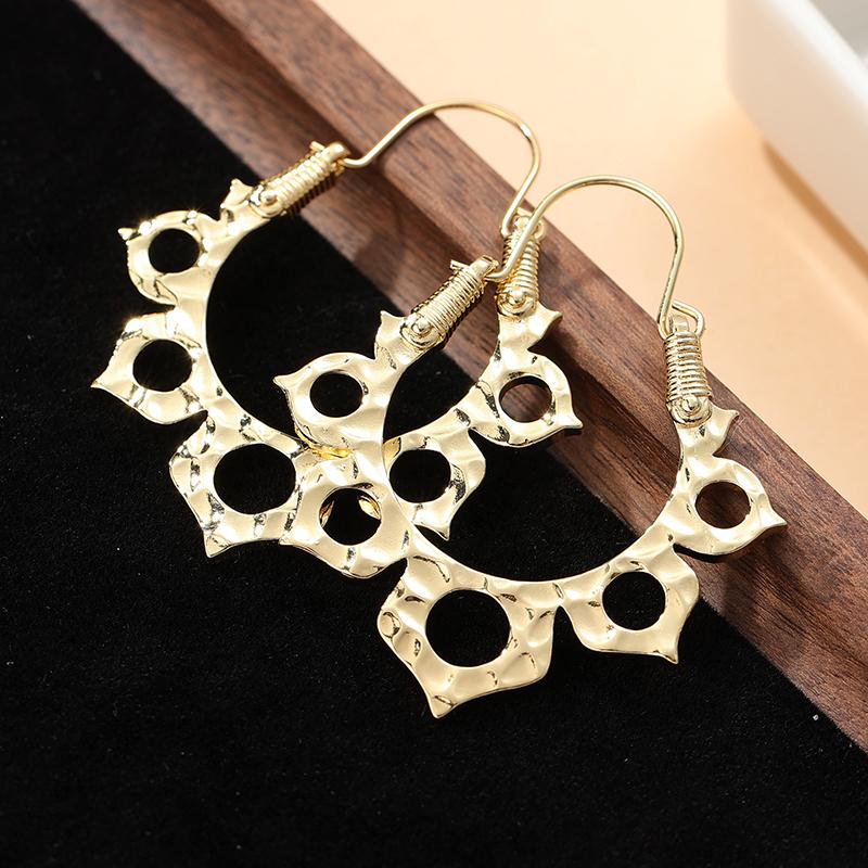 Ethnic Gold Color Metal Geometry Carving Petal Earrings Vintage Hollow Spiral Dangle Earrings for Women Jewelry