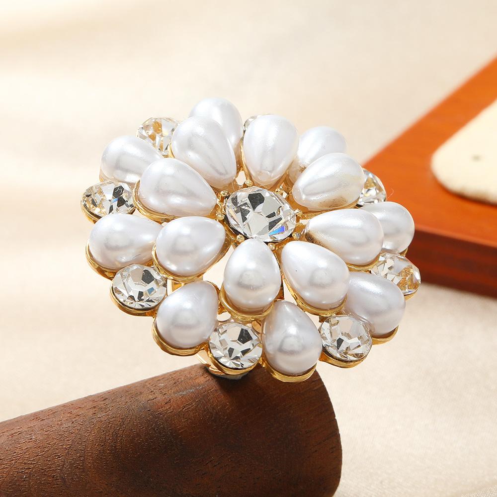 Retro and exaggerated Bohemian ethnic style ring, fashionable and creative, diamond studded pearl design, electroplated ring