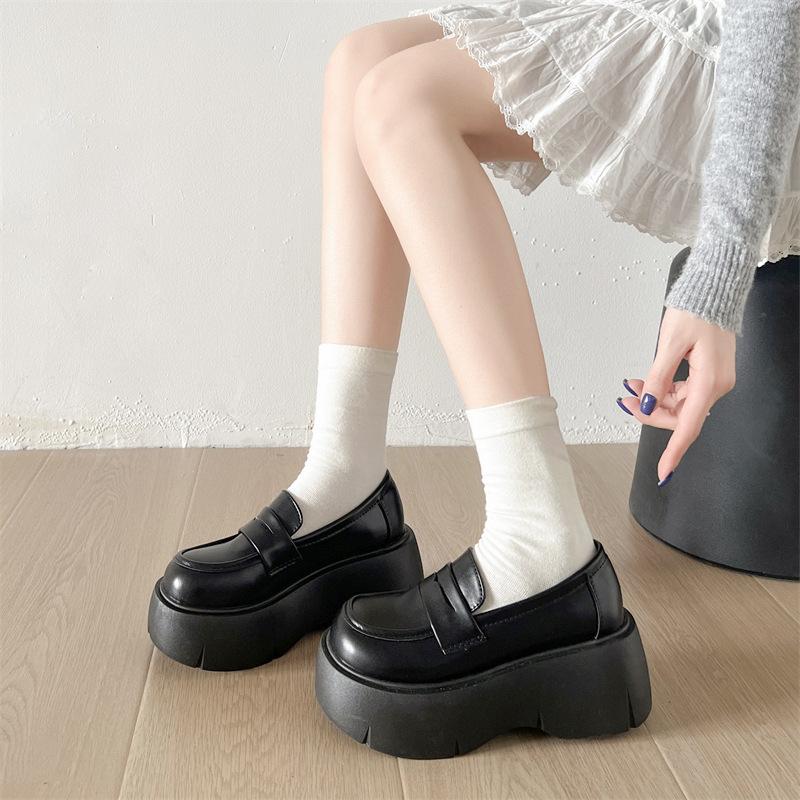 Round head heightening retro British style black platform small leather shoes women's autumn and winter 2025 new French style with skirt single shoes