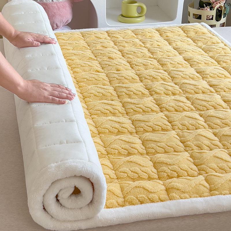 Plush Fleece-Lined Winter Mattress Pad for Dorm Beds