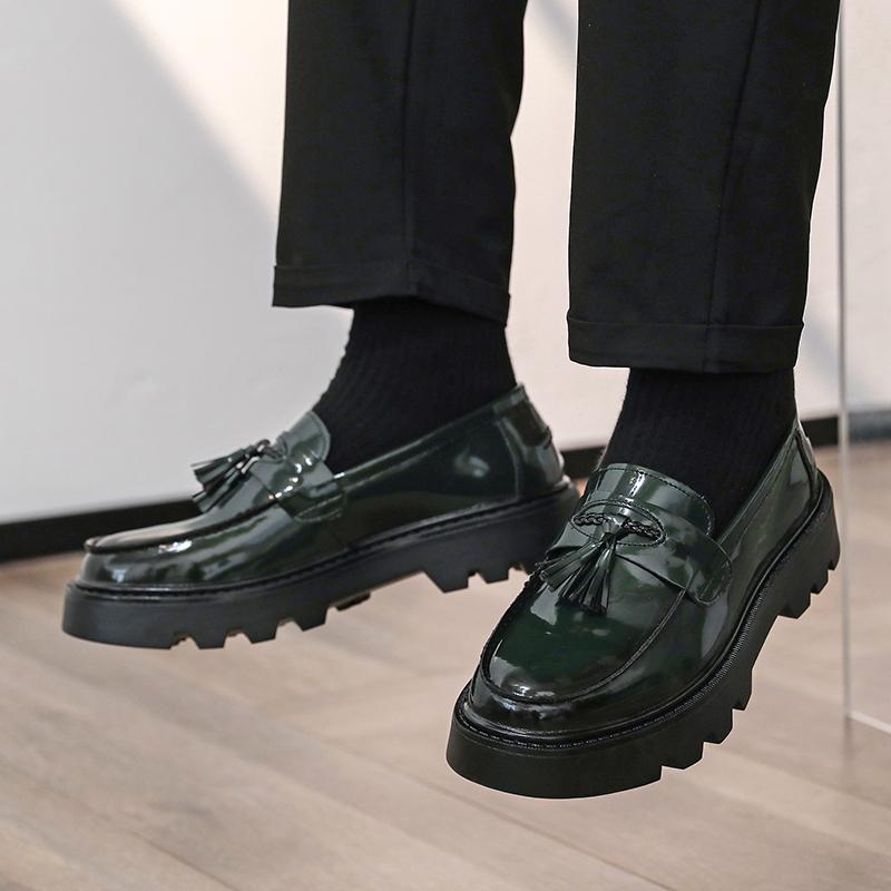 Brand New Slip-On Thick Soled Casual Leather Shoe Korean Style Fashion Round Head Handmade Leather Fringe Lazy Loafers Men Shoes